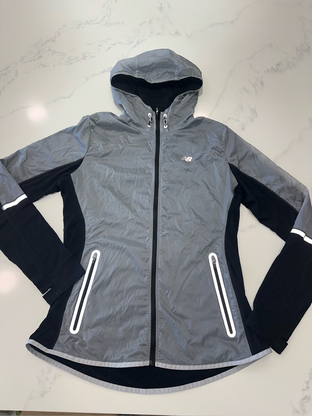 NEW BALANCE SIZE L~RUNNING WALKING FITNESS JACKET PAIR WITH LEGGINGS JEANS SHORT
